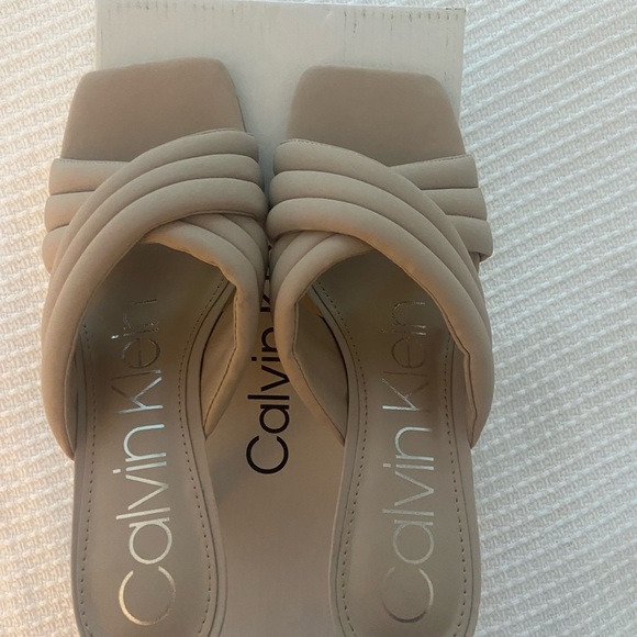 Calvin Klein Fire 2 New in box size 6 - Picture 3 of 5